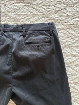 Pantalón Chino Deportivo Guess Azul . Talla 34