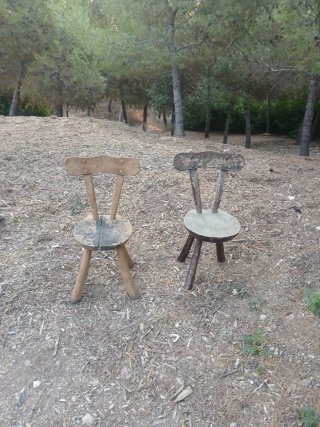 Sillas de madera rústicas antiguas