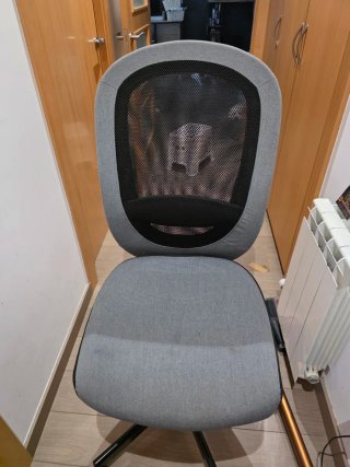 Silla de oficina ergonómica negra