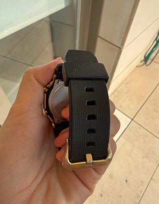 Reloj Casio G-Shock Dorado y Negro