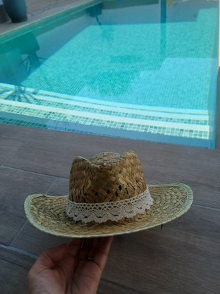 Sombrero de paja con encaje