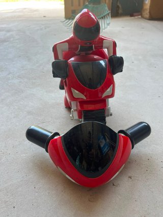 Moto teledirigida Ducati roja