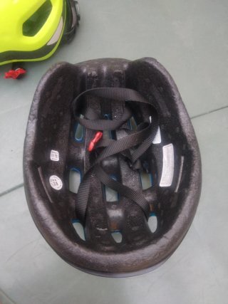 Cascos Bici Decathlon Niño 5€y Adulto azul 8€