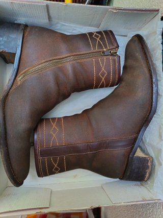 Botas de piel marrones con cremallera
