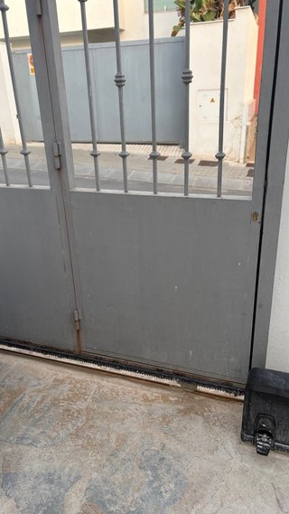 Puerta de garaje corredera con motor
