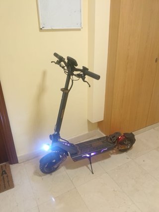 Patinete Eléctrico con Luces LED