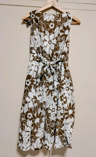 Vestido estampado floral marrón y blanco