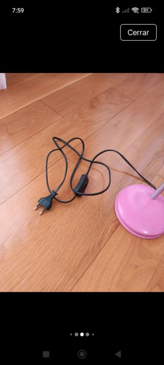 Lámpara de mesa rosa