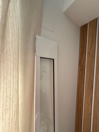 Puerta para mascotas en ventana de terraza