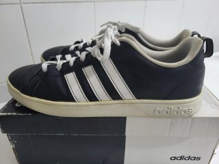Zapatillas Adidas Talla 42 Negras y Blancas