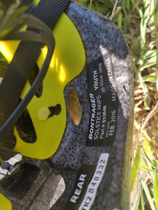 Casco de bici infantil rosa con diseño