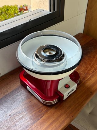 Máquina de algodón de azúcar retro roja