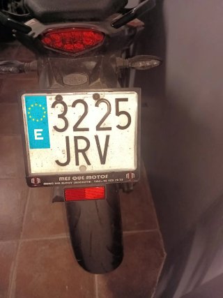 Moto KTM Naked Naranja y Negra