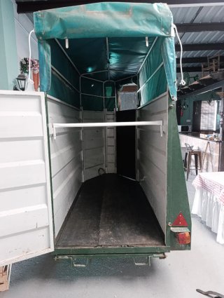 Remolque para 1 caballo con freno