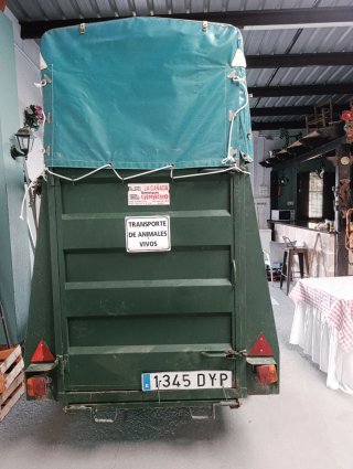 Remolque para 1 caballo con freno