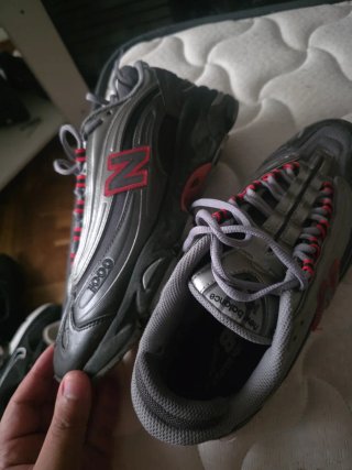 Zapatillas New Balance Negras y Rojas
