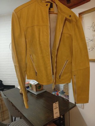 Cazadora de piel Zara amarilla Talla L