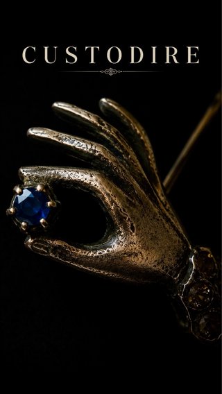 Spilla antica libellula laminata oro gioiello