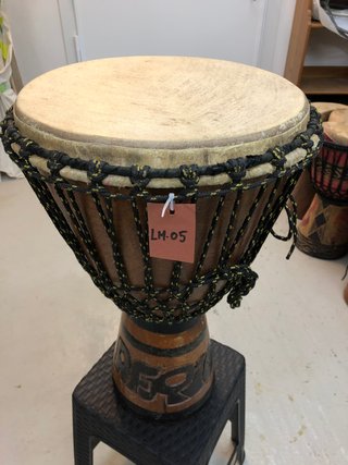 Djembe africano senegalés, cuerdas y piel nuevas