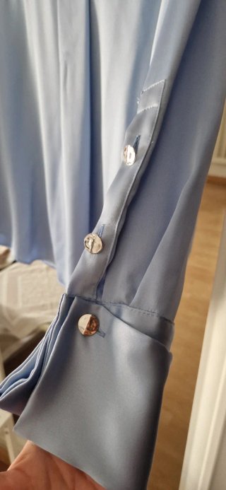 Blusa satinada azul