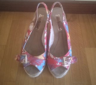 Sandalias / cuñas Cuapissima, yute, rojas y flores