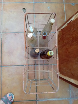 Caja metálica para botellas