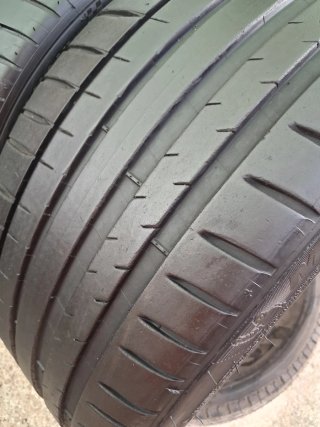 Neumáticos 235/40 R18