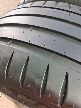Neumáticos 235/40 R18