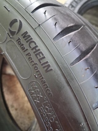 Neumáticos 235/40 R18
