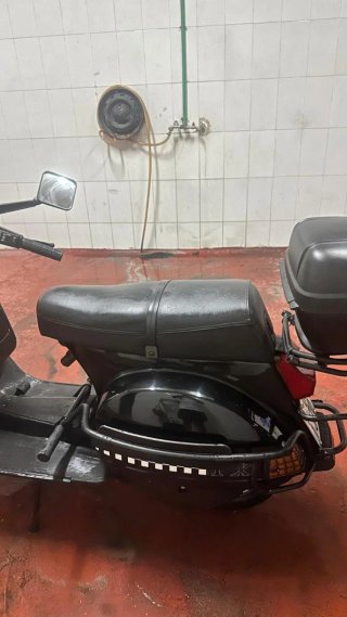 Vespa TX200 Negra