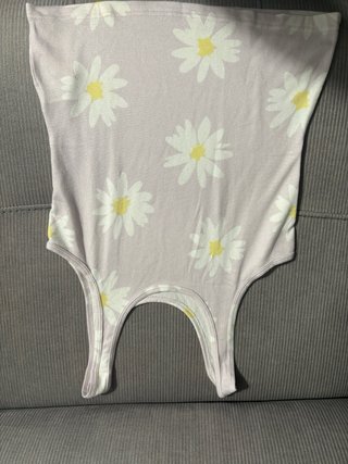 Pijama floral morado y blanco