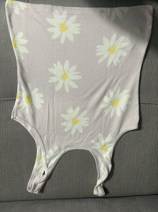 Pijama floral morado y blanco