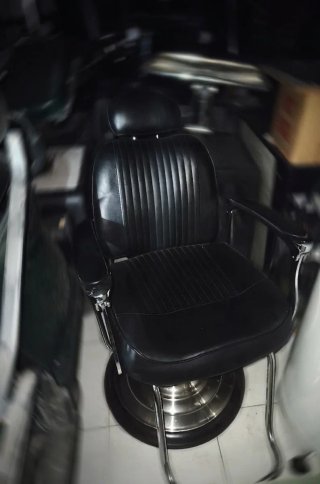 Sillón de Barbero Negro y Plateado