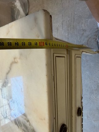 Mueble antiguo beige y dorado