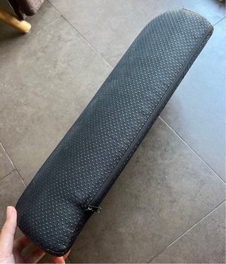 Reposapiés ergonómico negro