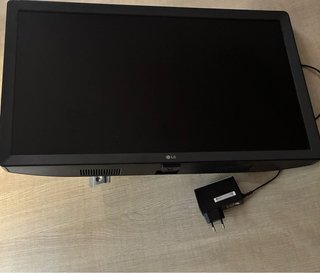 LG Monitor 22 con soporte articulado