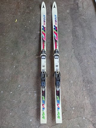 Vendo esquis atomic ACS kevlar medida 165 con fija
