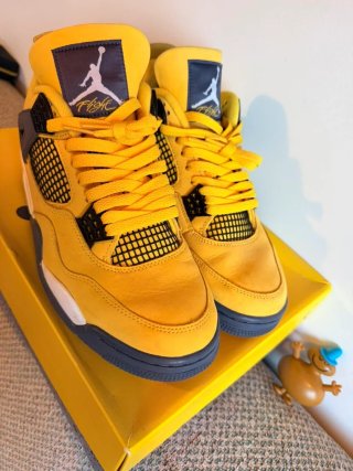 Zapatillas Jordan 4 Amarillas Talla 44