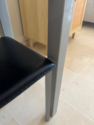 Mesa de cocina con 2 bancos