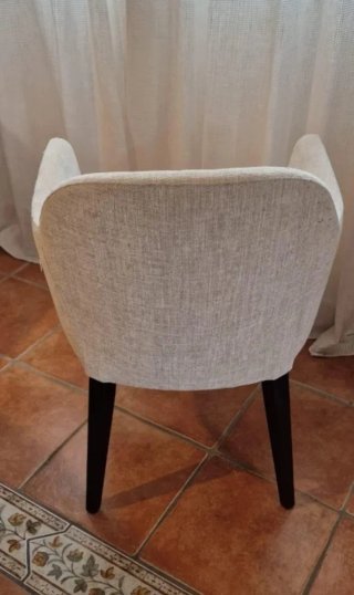 Silla de comedor beige y negra