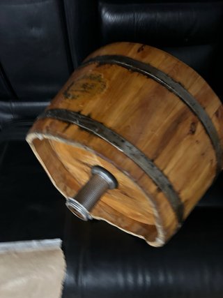 Lavabo de madera con desagüe