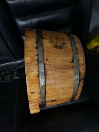 Lavabo de madera con desagüe