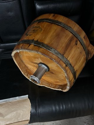 Lavabo de madera con desagüe