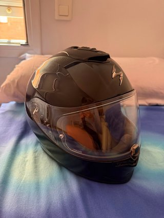 Casco de moto negro Scorpion