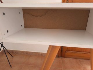 Mueble recibidor blanco y madera