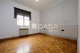 Piso en venta en El Turó de la Peira en Barcelona