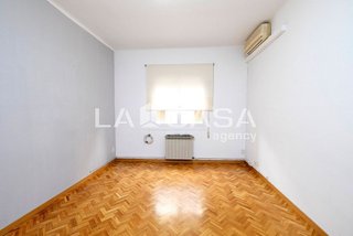 Piso en venta en El Turó de la Peira en Barcelona