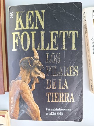 LOS PILARES DE LA TIERRA DE KEN FOLLET
