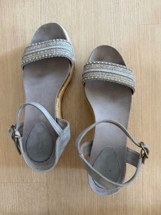 Cuñas grises y plateadas talla 38