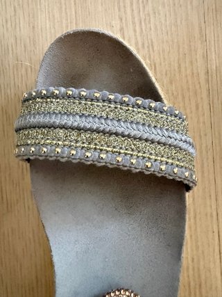 Cuñas grises y plateadas talla 38